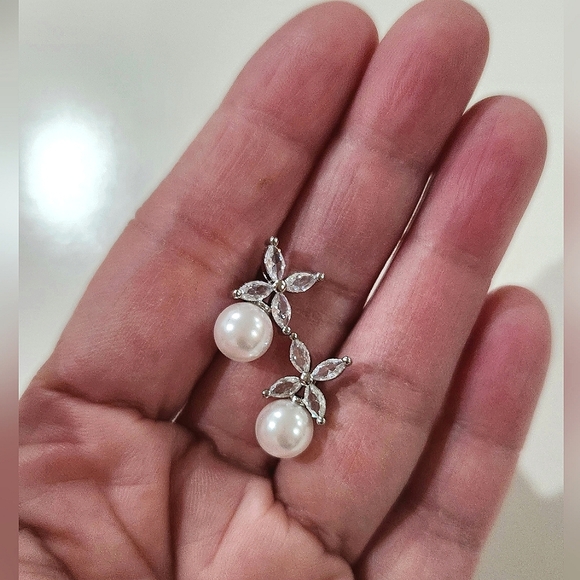 S925 Tiffany Style Silver Elegant earrings White Zirconia and pearls - Picture 4 of 4